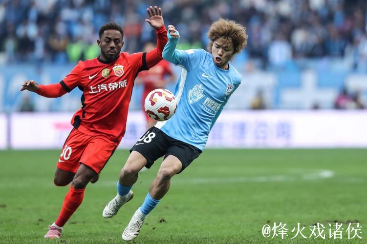 加布里埃尔建功 上海海港力克对手豪取中超三连冠 加布里埃尔建功 上海海港力克对手豪取中超三连冠