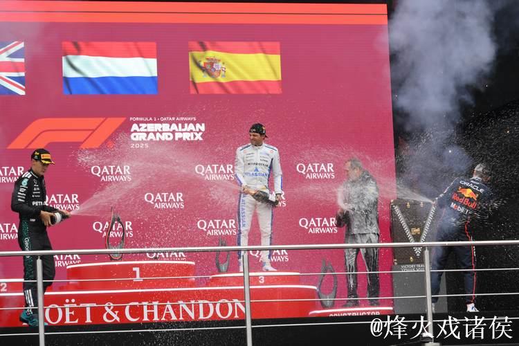 F1阿塞拜疆大奖赛:维斯塔潘杆位加冕,塞恩斯站上领奖台 F1阿塞拜疆大奖赛:维斯塔潘杆位加冕,塞恩斯站上领奖台
