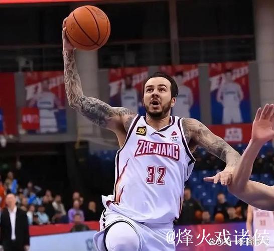CBA俱乐部杯:约克砍下30分 浙江94-85战胜新疆 CBA俱乐部杯:约克砍下30分 浙江94-85战胜新疆